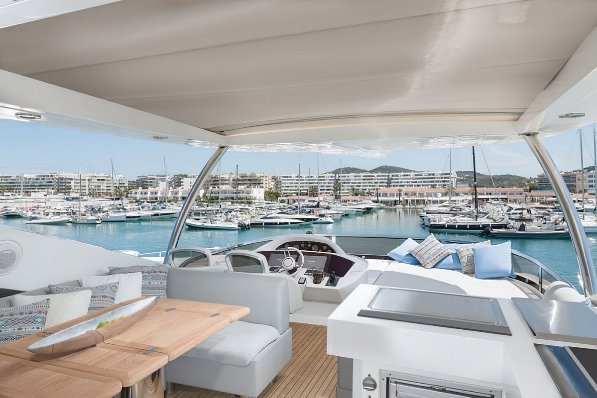Продается моторная яхта Sunseeker 86 - флайбридж